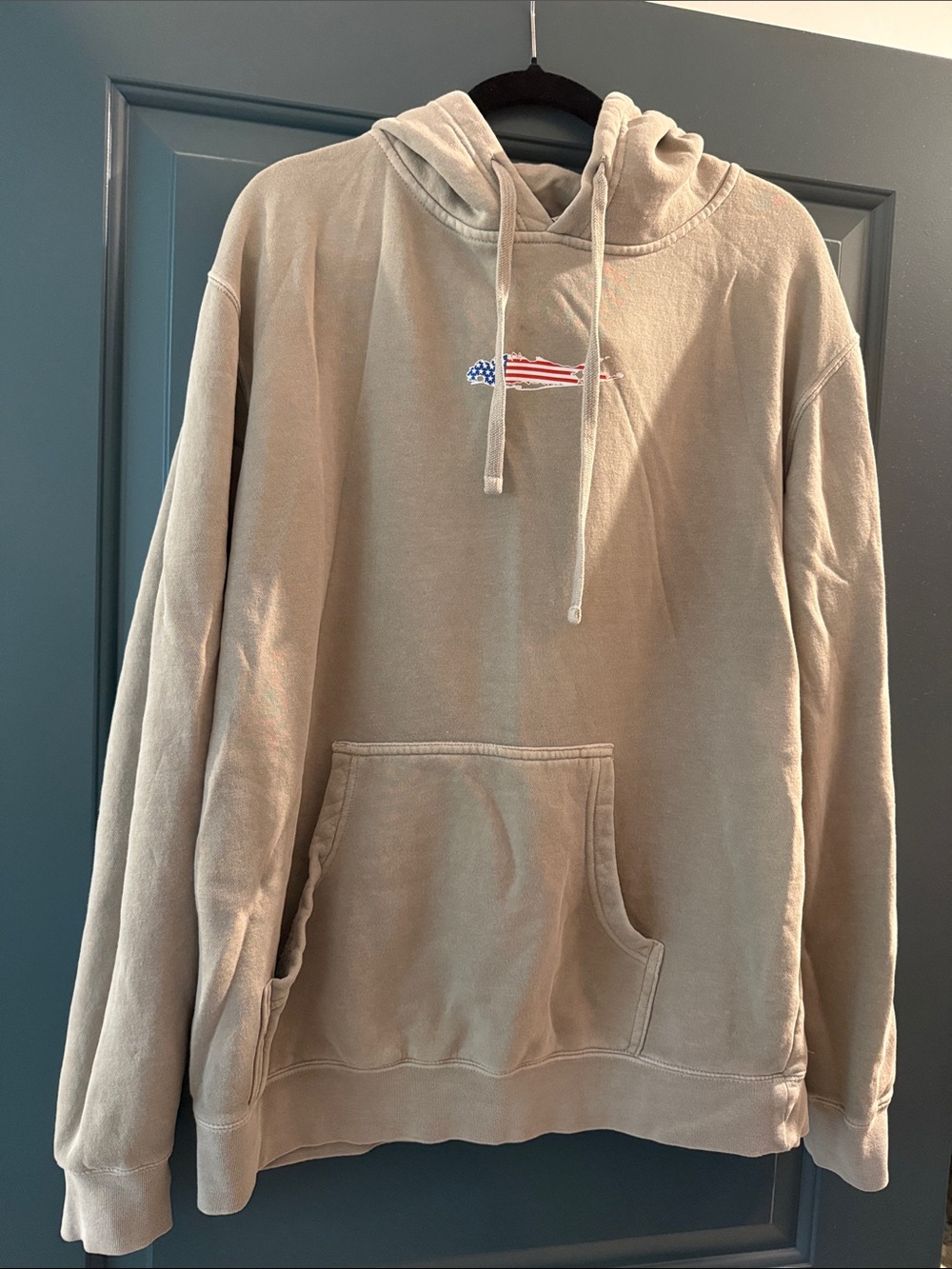 LOCALS ONLY LONG ISLAND ORIGINAL HOODIEBeige Pullover Hoodie with Flag